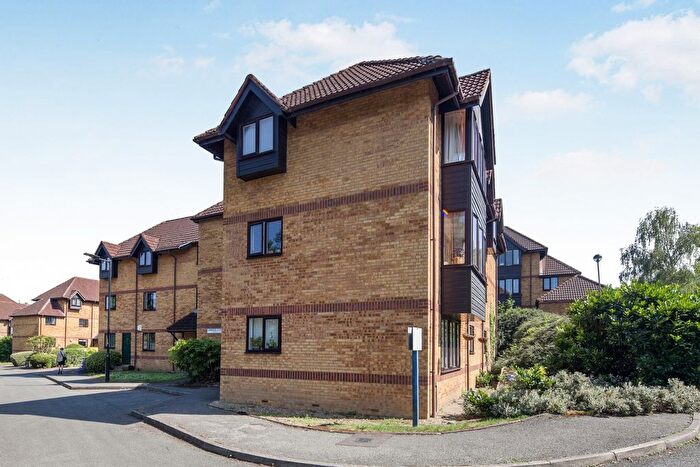 2 Bedroom Flat To Rent In Linwood Close, London, SE5