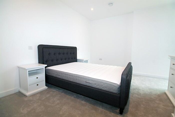 2 Bedroom Apartment To Rent In Gauging Square, London Dock, E1W