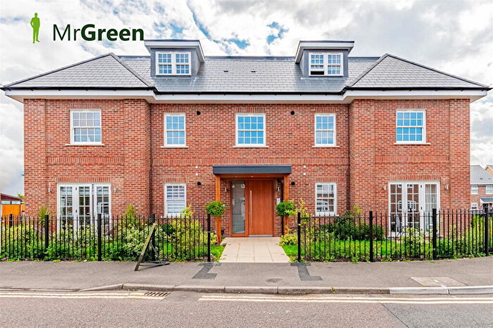 2 Bedroom Flat To Rent In - Grange Road, Christchurch, BH23