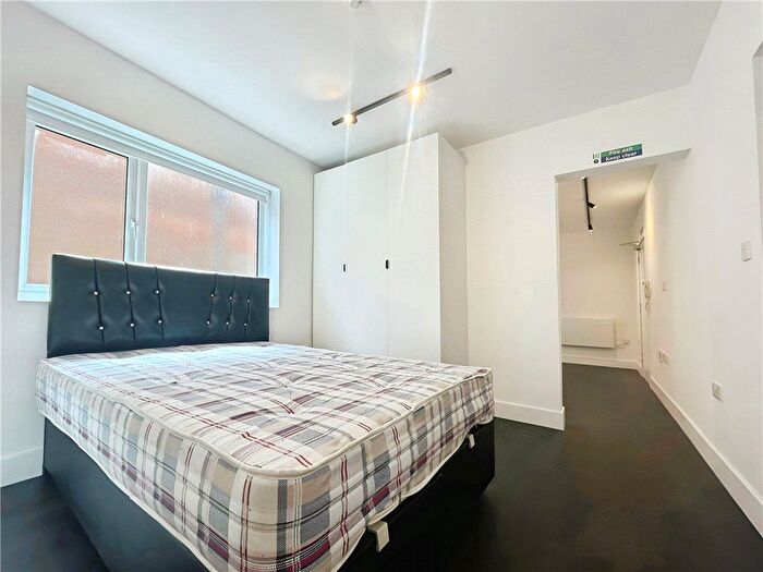 1 Bedroom Flat To Rent In Percy Road, Twickenham, TW2