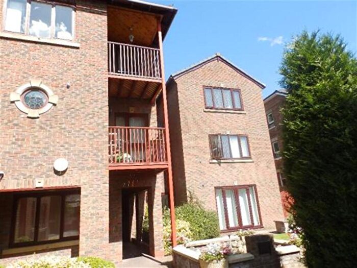 2 Bedroom Flat To Rent In Croft Avenue East, Wirral, CH62