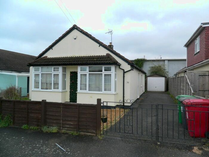 3 Bedroom Detached Bungalow To Rent In Iona Crescent, Cippenham, Berkshire, SL1