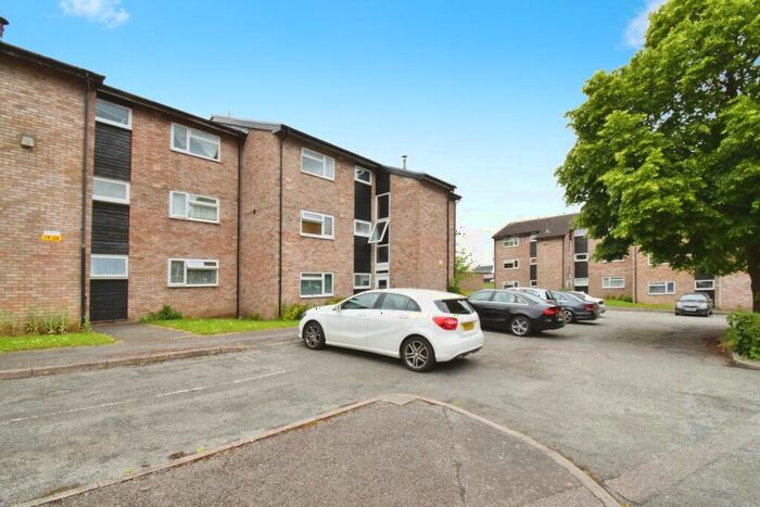 2 Bedroom Flat For Sale In Hotoft Road, Leicester, Leicestershire, LE5