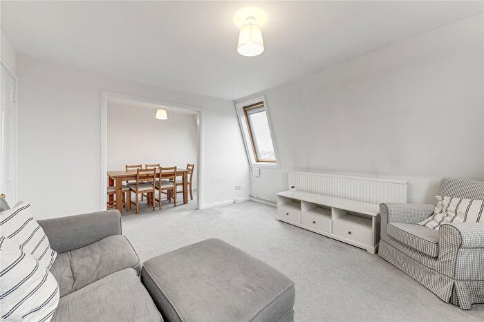2 Bedroom Flat To Rent In Bassett Road, London, W10