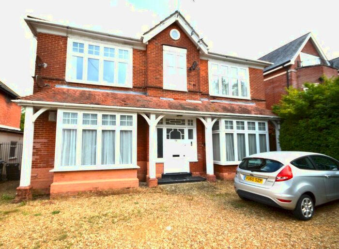 2 Bedroom Apartment To Rent In Southbourne, BH6