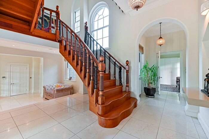 6 Bedroom Detached House To Rent In St Marys Road, South Buckinghamshire, Wexham, SL3