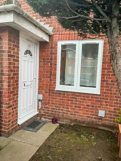 1 Bedroom Flat To Rent In Wallers Close, Dagenham, RM9