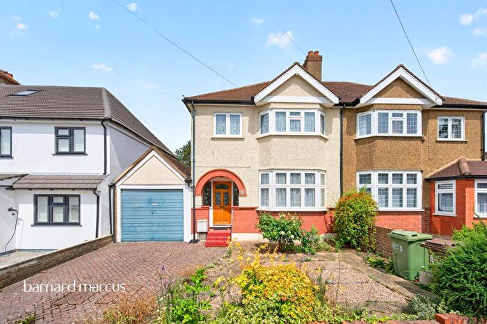 3 Bedroom Semi Detached House For Sale In Courtenay Road, Worcester Park, KT4