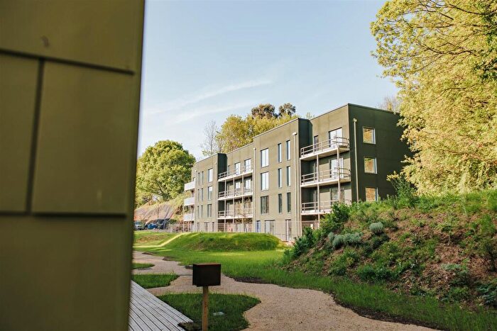 2 Bedroom Apartment To Rent In Hidden Gardens, Stãll, Kirkstall, LS5