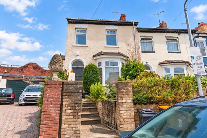 3 Bedroom Terraced House For Sale In Windsor Terrace, Newport, NP20