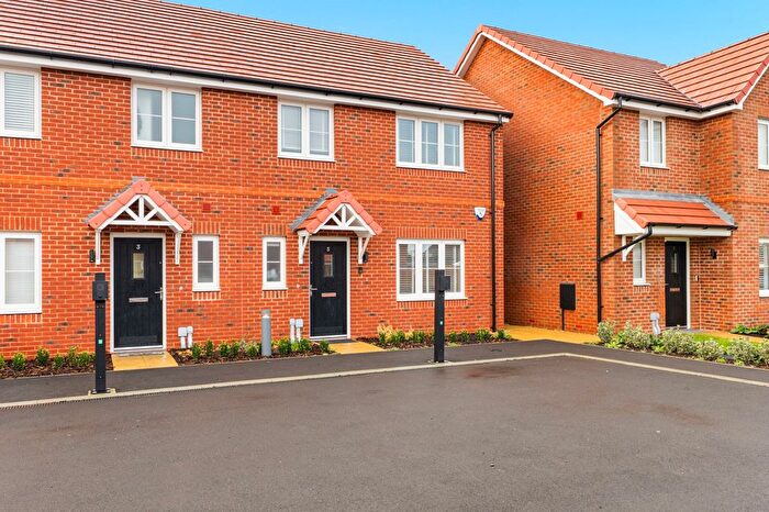 3 Bedroom Semi-detached House For Sale In Swan Mews, Warlingham, CR6