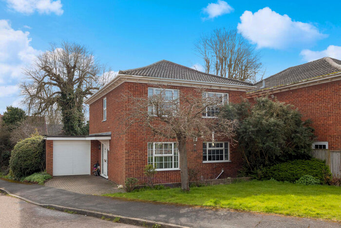 4 Bedroom Detached House For Sale In Barnett Way, Bierton, Aylesbury, Buckinghamshire, HP22