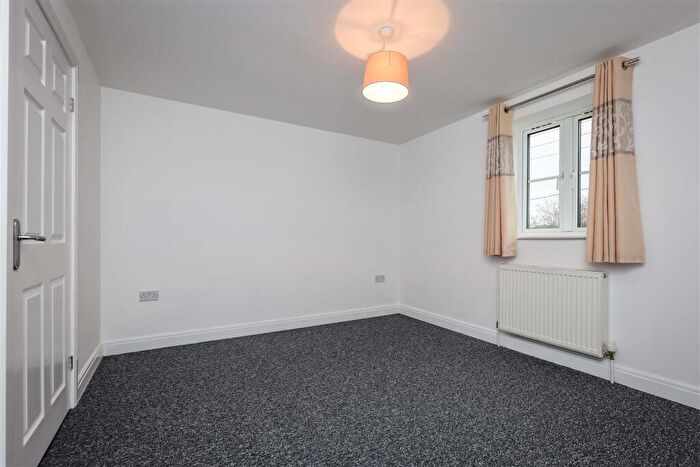 2 Bedroom End Of Terrace House To Rent In Viking Court, Bracebridge Heath, LN4