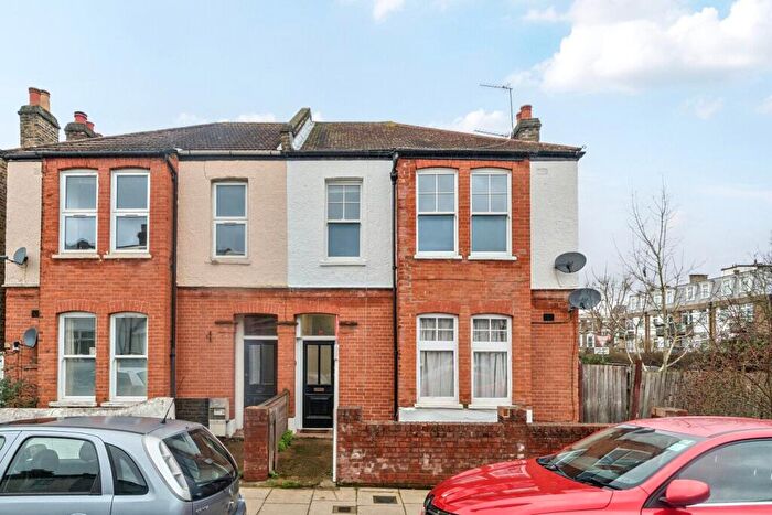 3 Bedroom Flat For Sale In Henslowe Road, East Dulwich, London, SE22