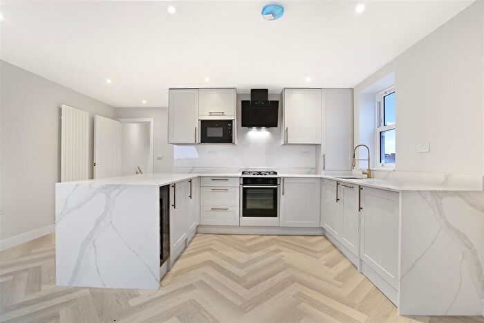 2 Bedroom Flat For Sale In Mitcham Road, Tooting, London, SW17