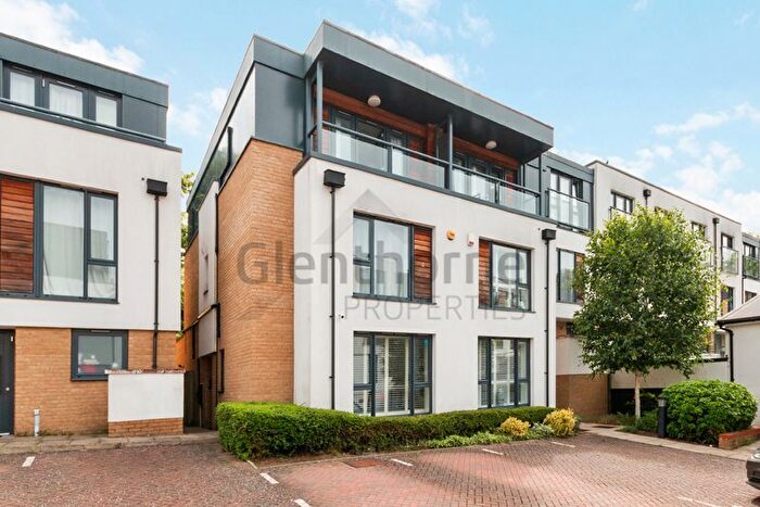 4 Bedroom Semi-Detached House To Rent In Fallow Place, Teddington, TW11