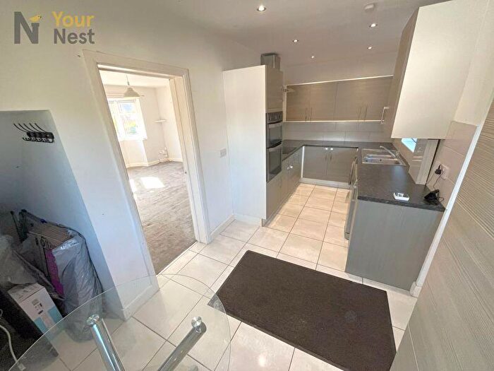 3 Bedroom Semi Detached House To Rent In Thorpe Lane, Middleton, Leeds, LS10