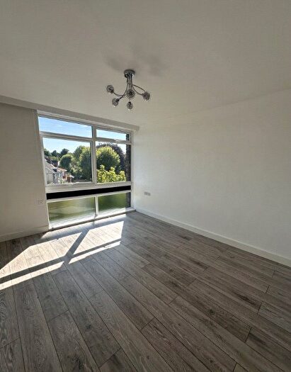2 Bedroom Flat To Rent In Cheval Court, Putney, SW15