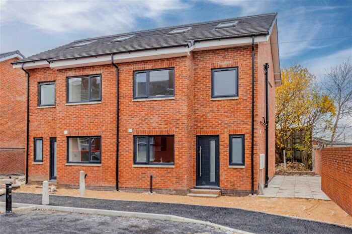 4 Bedroom Semi Detached House To Rent In Roxburgh St, M18