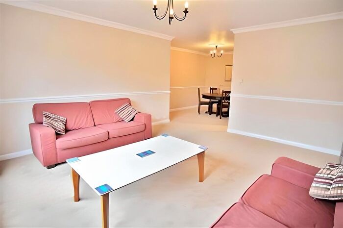 2 Bedroom Flat To Rent In Worple Road, Wimbledon, SW19