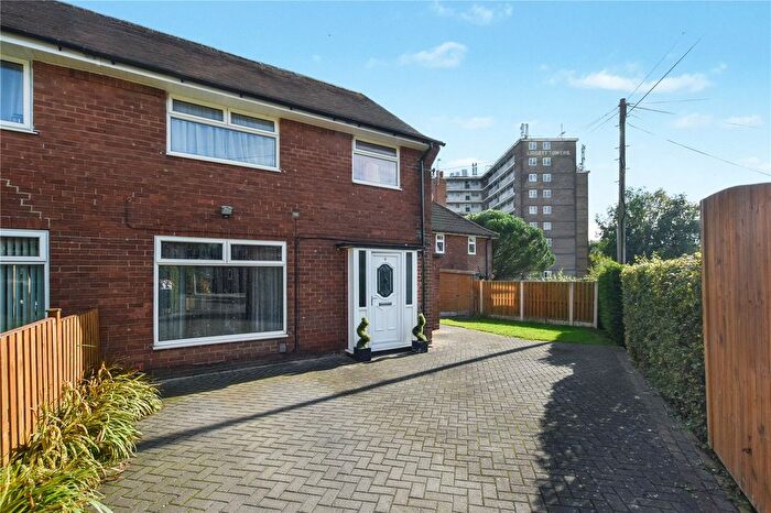 3 Bedroom Semi-Detached House For Sale In Larkhill Green, Gledhow, Leeds, LS8