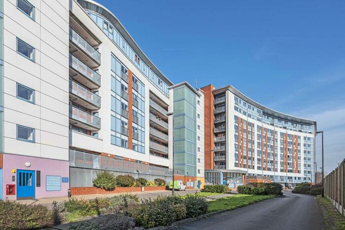 2 Bedroom Flat To Rent In Meath Crescent, , Bethnal Green, London, E2