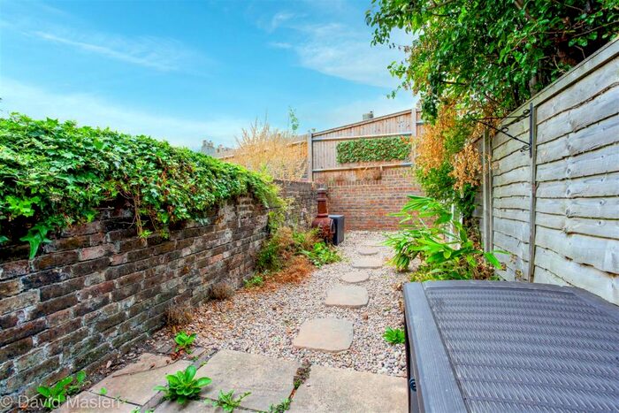 2 Bedroom House To Rent In Crescent Road, Brighton, BN2