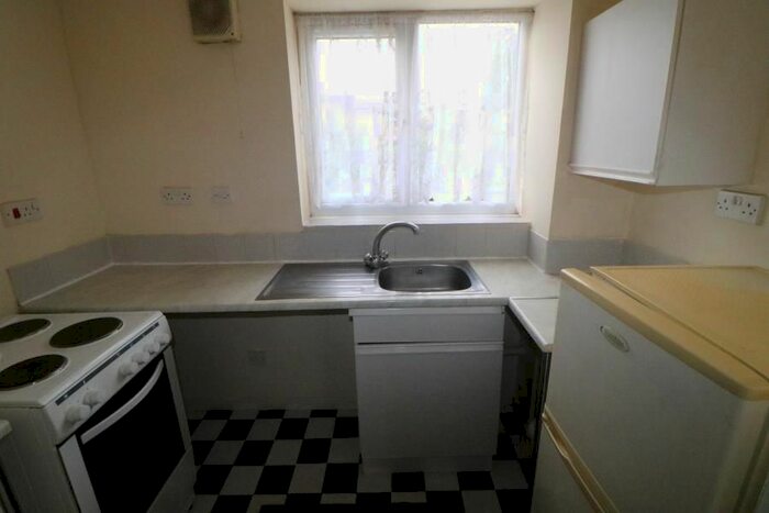Studio To Rent In Waddington Close, Enfield, EN1