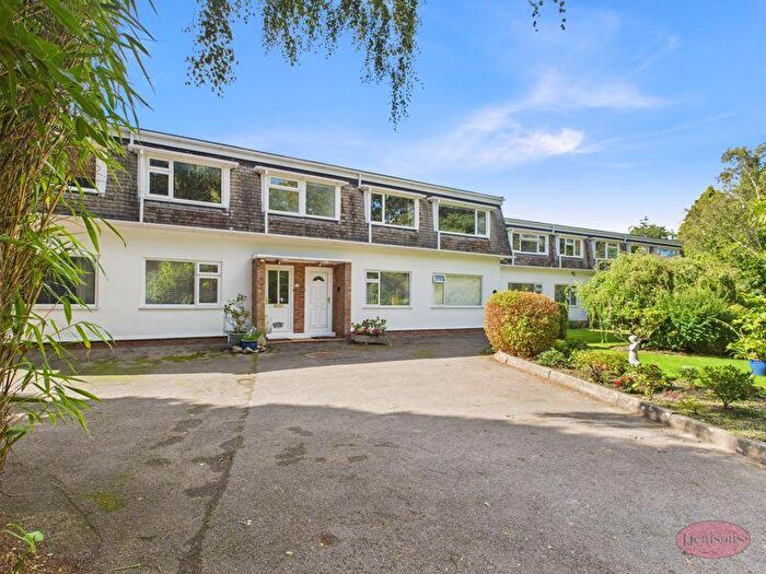 2 Bedroom Flat For Sale In Glendale Close, Christchurch, BH23