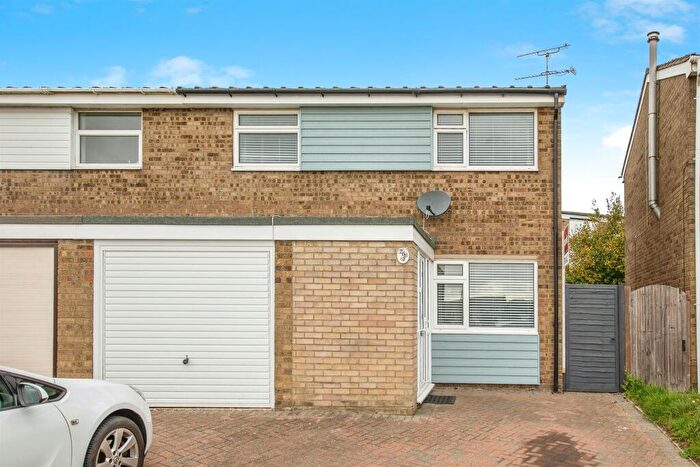 3 Bedroom Semi-Detached House For Sale In Sheldrake Drive, Ipswich, IP2