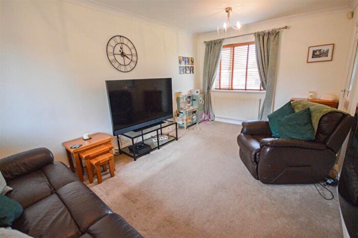 2 Bedroom Semi-Detached House For Sale In Stradbroke Drive, Sheffield, S13
