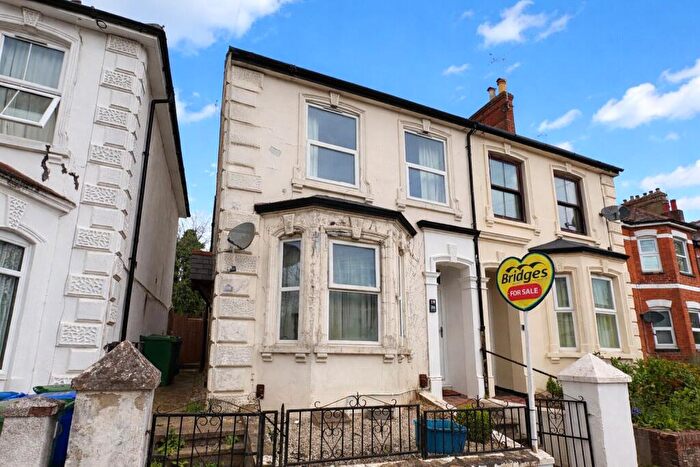 1 Bedroom Flat For Sale In Cambridge Road, Aldershot, Hampshire, GU11