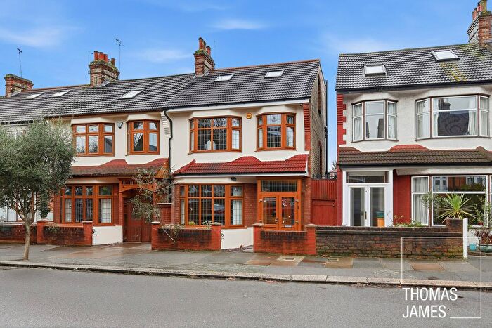 4 Bedroom End Of Terrace House For Sale In Hawthorn Avenue, London, N13
