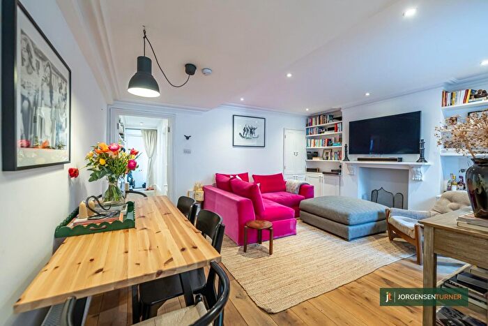 2 Bedroom Flat To Rent In Cathnor Road, Shepherds Bush, London, W12