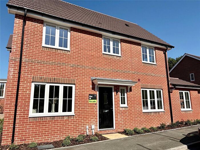 3 Bedroom Detached House For Sale In Knights Grove, Ashmore Green, Berkshire, RG18
