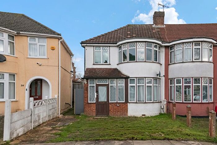 3 Bedroom End Of Terrace House For Sale In Reading Road, Northolt, Middlesex, UB5
