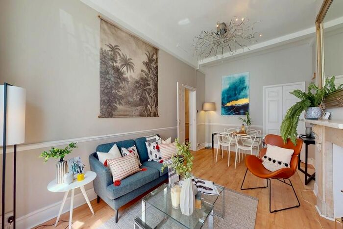 2 Bedroom Flat To Rent In Nevern Square, London, SW5