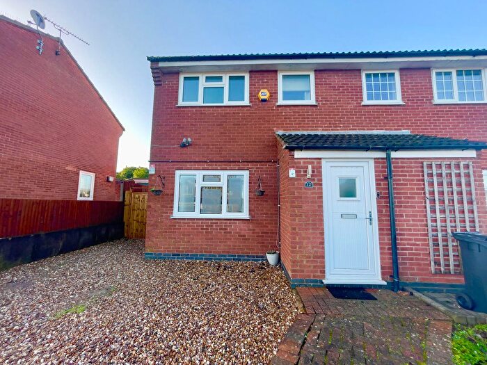 3 Bedroom Semi Detached House To Rent In Ludlow Close, Leicester, LE2