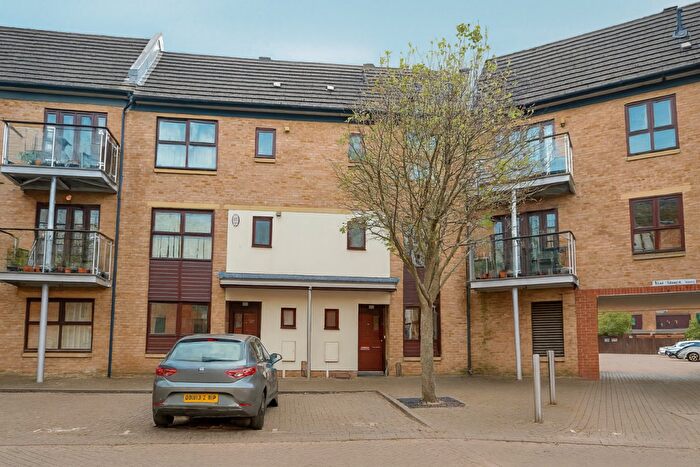 4 Bedroom Terraced House For Sale In Standside, Northampton, NN5