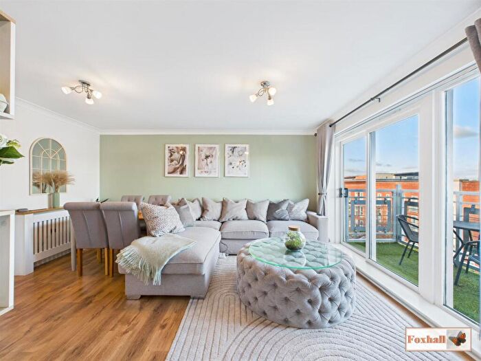 2 Bedroom Flat For Sale In Holman Court, Ipswich, IP2