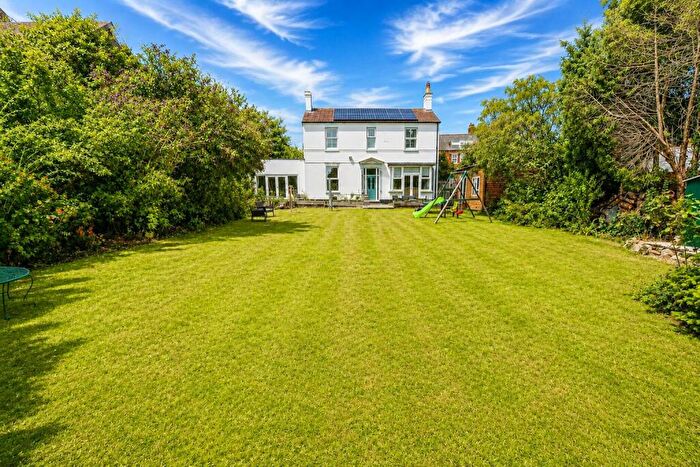 4 Bedroom Detached House For Sale In Park Road, Rushden, Northamptonshire, NN10