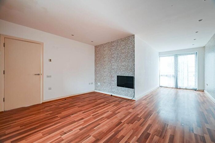 3 Bedroom Flat For Sale In Wick Lane, , Bow, London, E3