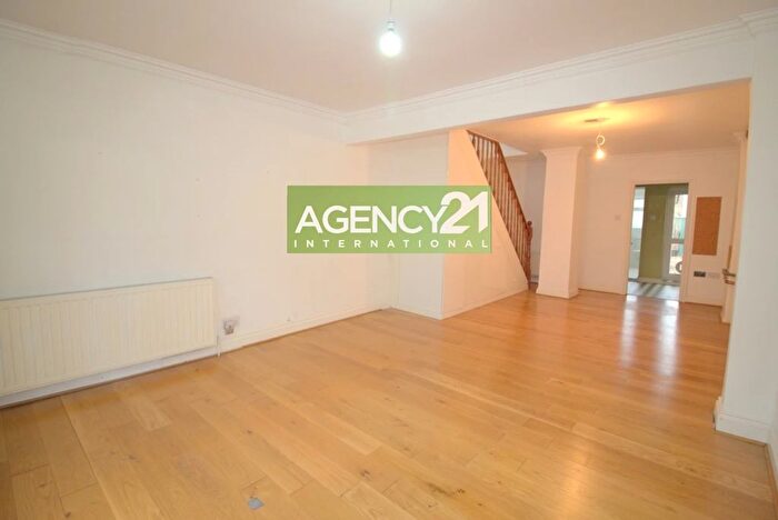 2 Bedroom Terraced House To Rent In Gloucester Road, Manor Park, E12