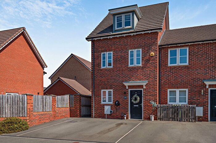 3 Bedroom End Terrace House For Sale In Old Mill Way, Castleford, West Yorkshire, WF10