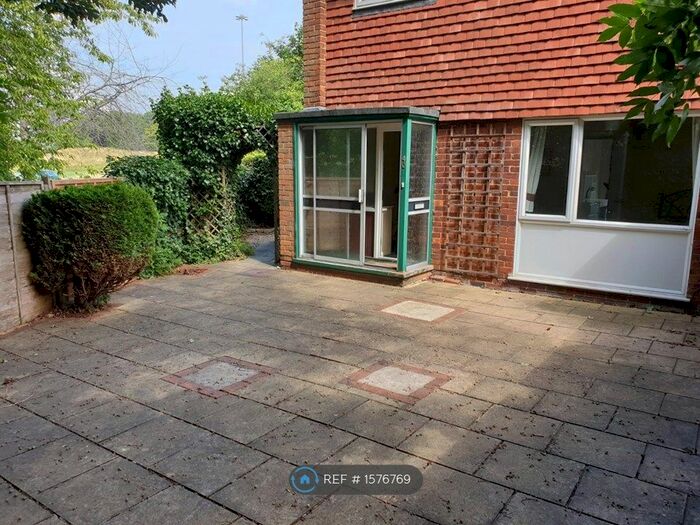 5 Bedroom Semi-Detached House To Rent In St. Johns Road, Guildford, GU2