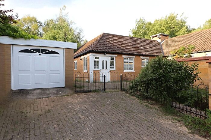 2 Bedroom Bungalow For Sale In Veryan Place, Fishermead, Milton Keynes, Buckinghamshire, MK6