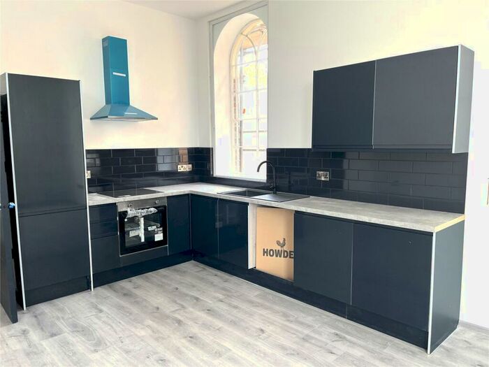 2 Bedroom Flat To Rent In West Street, Swadlincote, Derbyshire, DE11