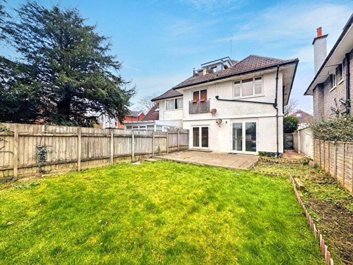 2 Bedroom Apartment To Rent In Beechey Road, Bournemouth, *Garden Apartment*, BH8