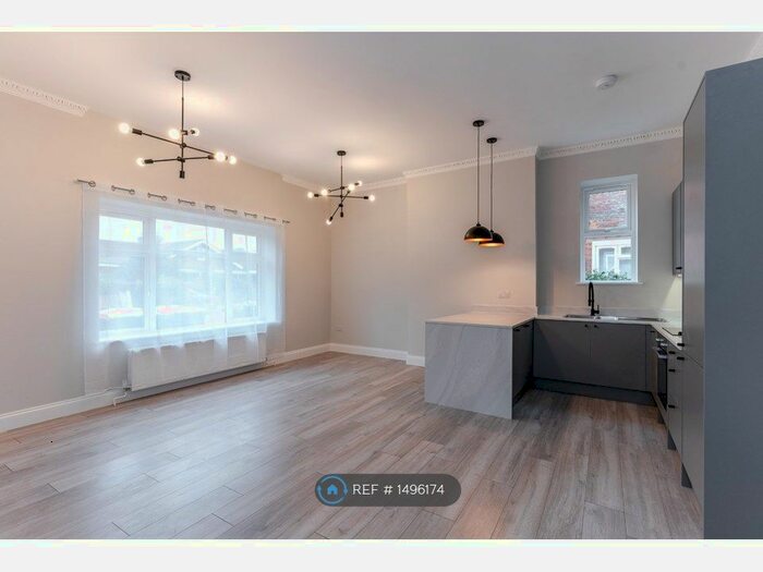 2 Bedroom Flat To Rent In Shakespeare Road, Bedford, MK40