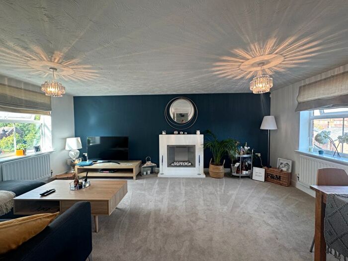 2 Bedroom Flat To Rent In Crowell Mews, Aylesbury, HP19